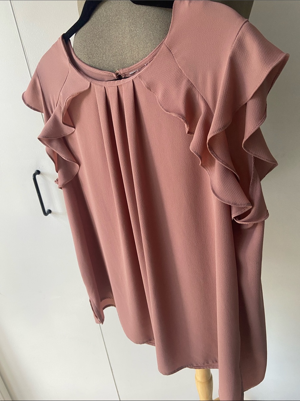 Elegant sleevless blouse